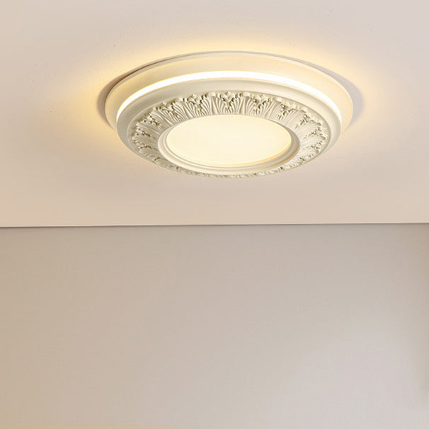 Französische Harz-Deckenleuchte geschnitzt-Aster Selection