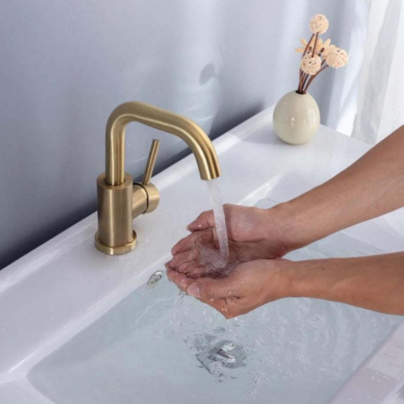 Elegant brass bathroom faucet – style & function