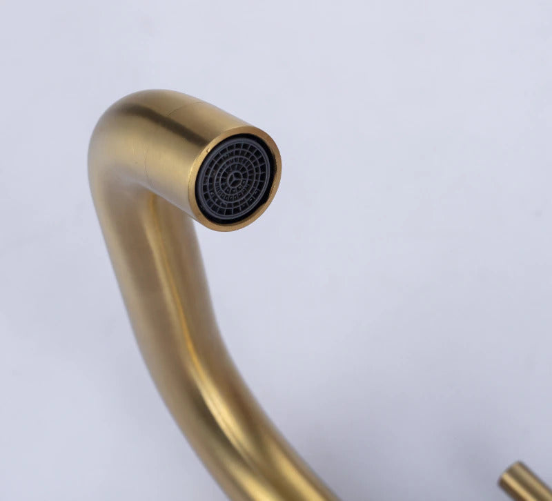 Elegant brass bathroom faucet – style & function