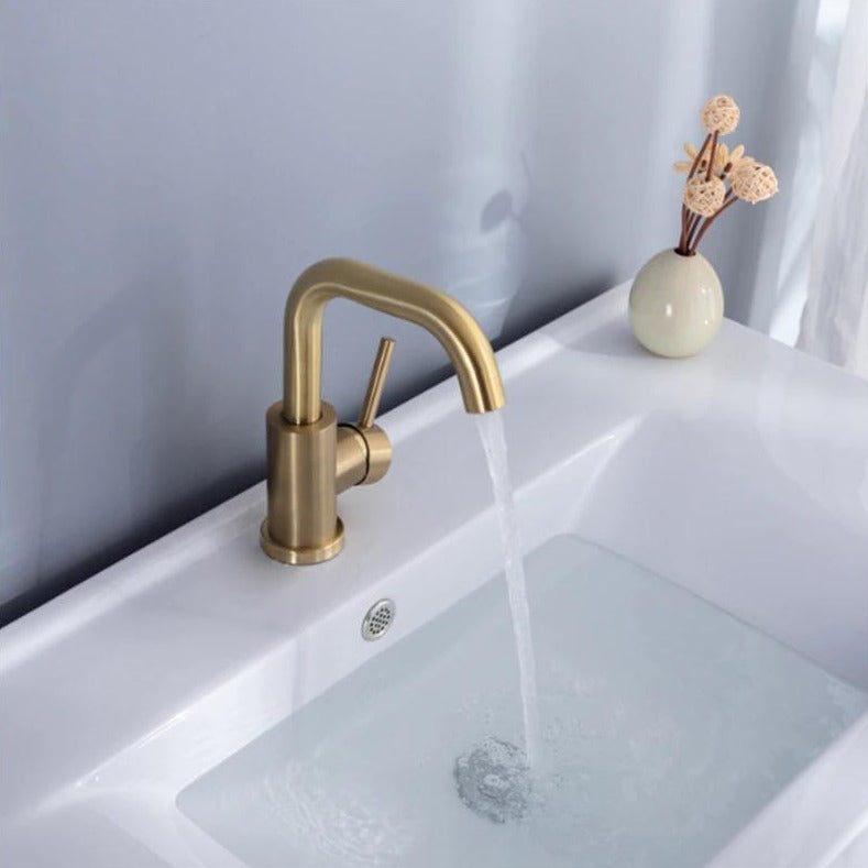Elegant brass bathroom faucet – style & function
