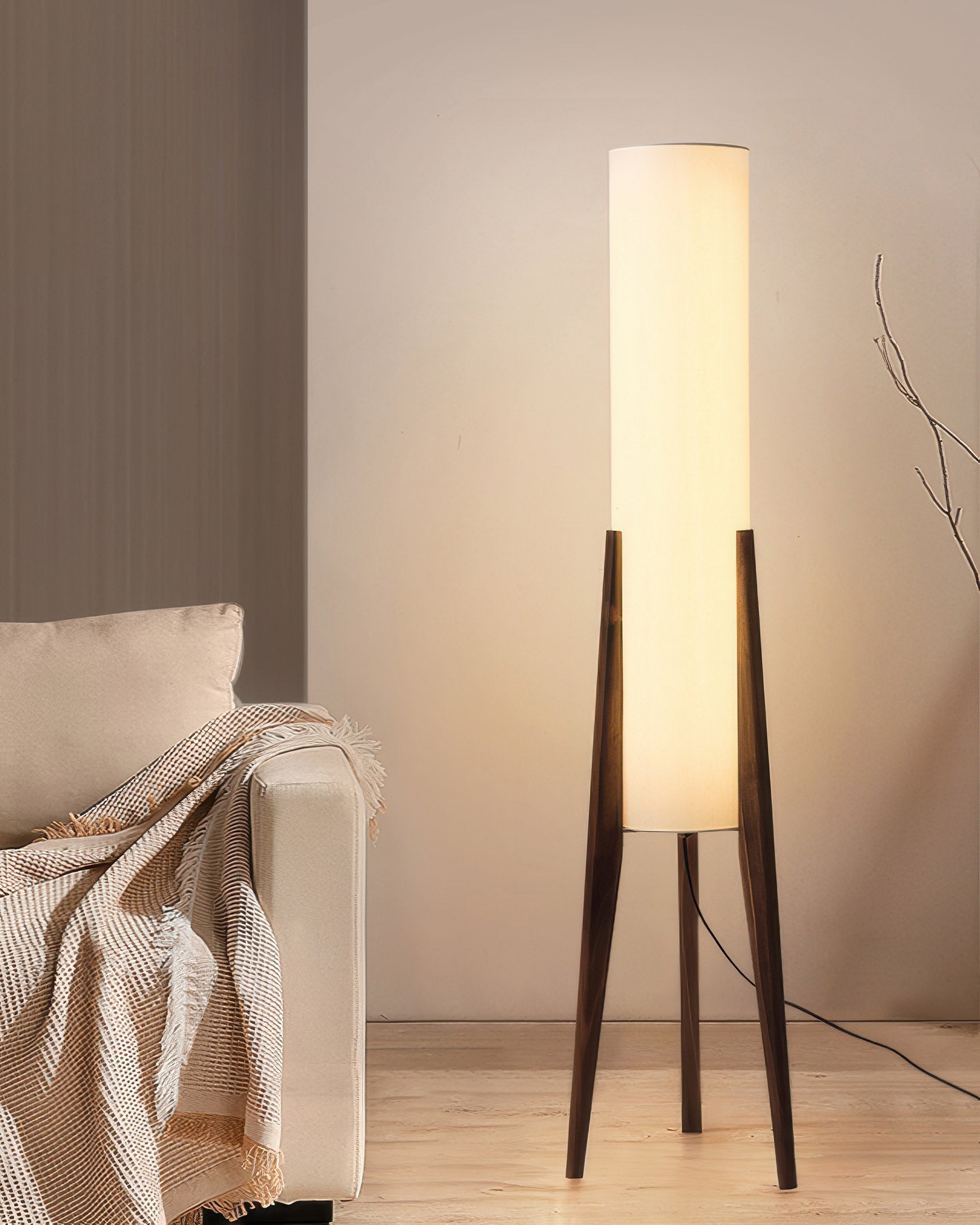 Bodenlampe im rustikalen Stil – Edles Walnussholz für natürliche Eleganz