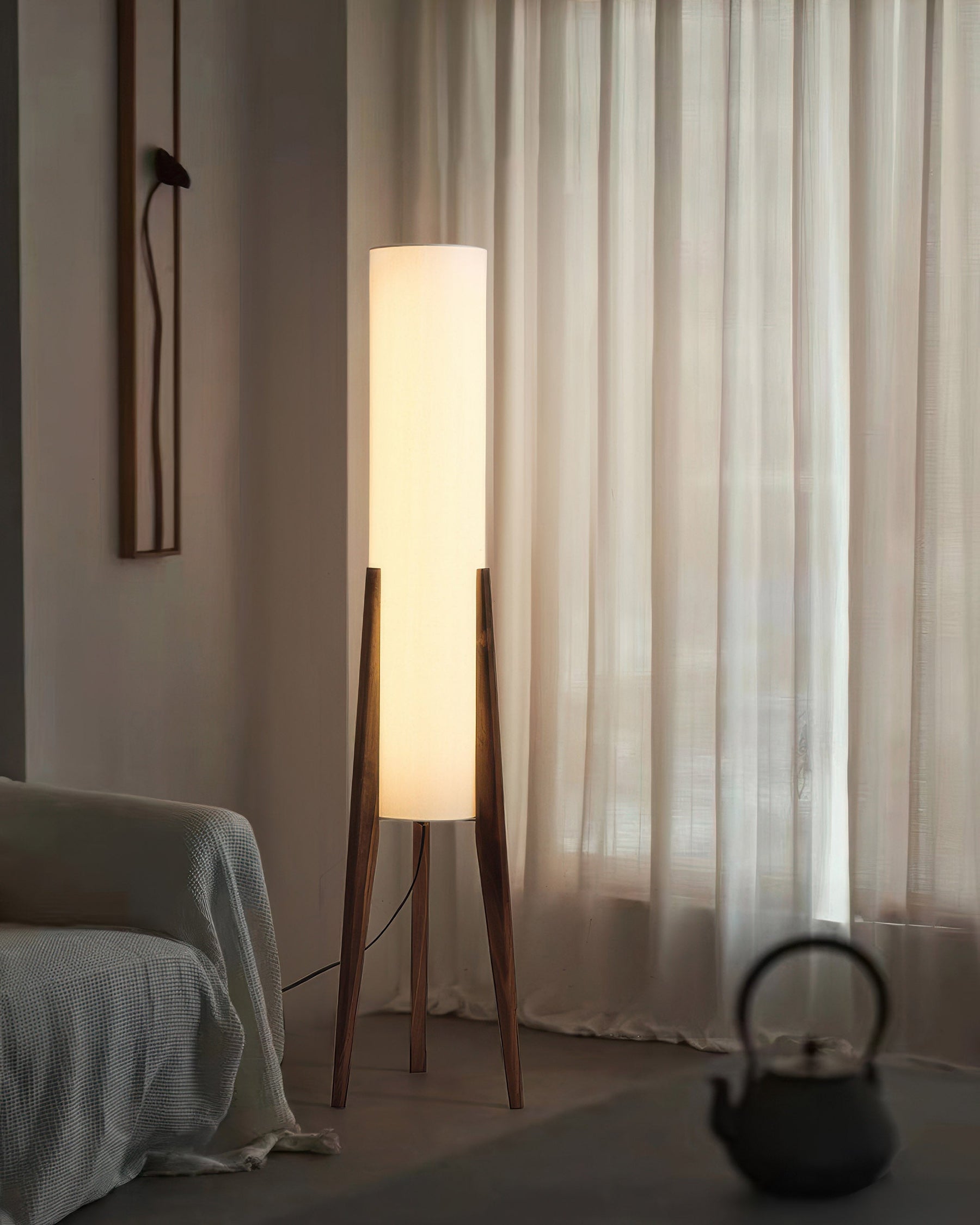 Bodenlampe im rustikalen Stil – Edles Walnussholz für natürliche Eleganz