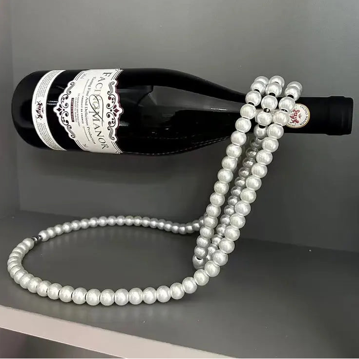 Weinflaschenhalter aus Metall und Harz, inspiriert von einer Perlenkette