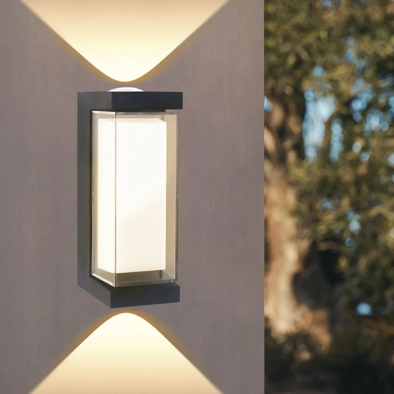 Minimalistische LED-Wandleuchte nach oben und unten gerichtet