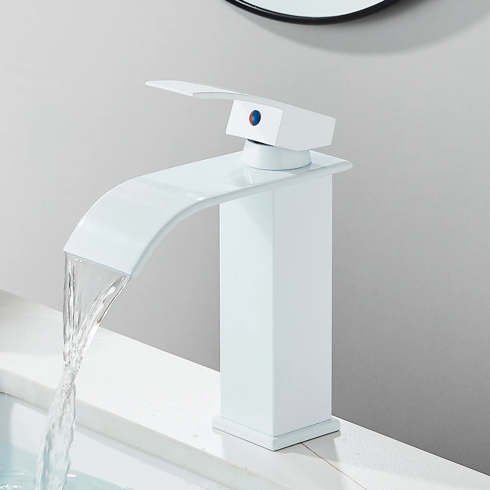 Wasserfall-Waschtischarmatur mit Ausziehbrause