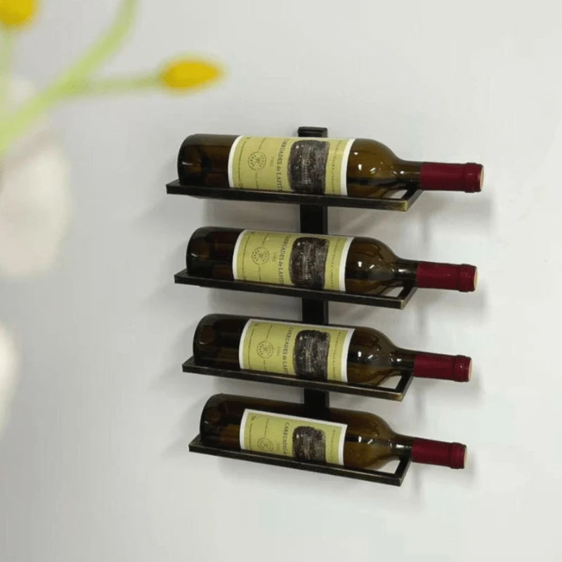 Vierstöckiges, wandmontiertes Weinregal aus Metall