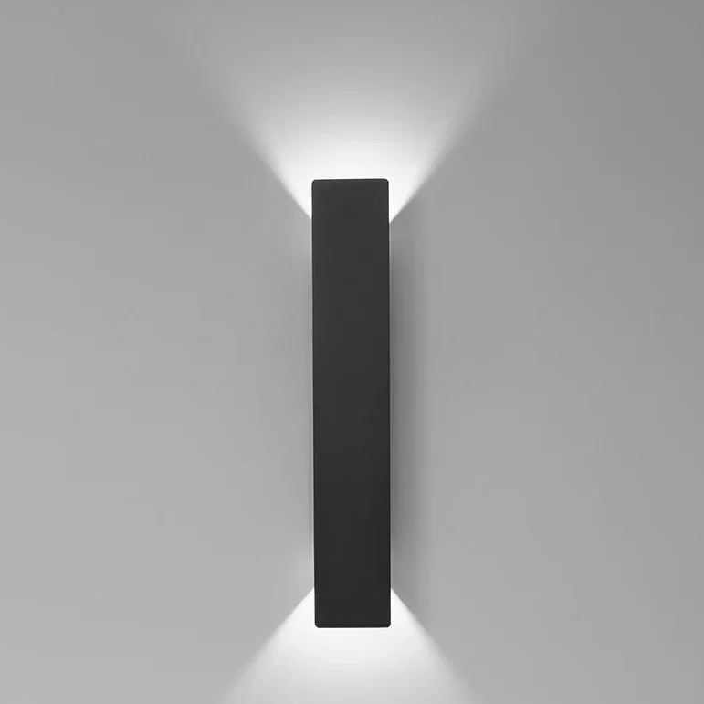 Lineare Außenwandleuchte (nach oben und unten gerichtet)
