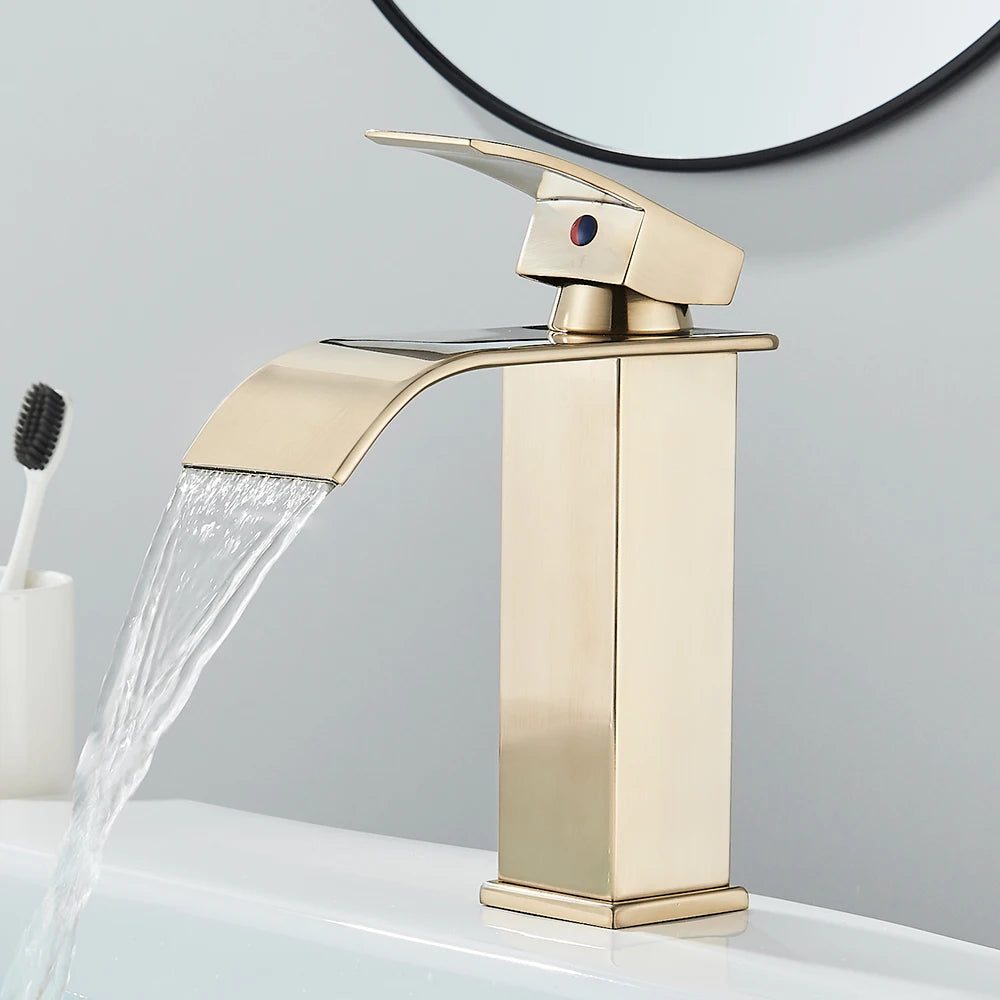 Wasserfall-Waschtischarmatur mit Ausziehbrause