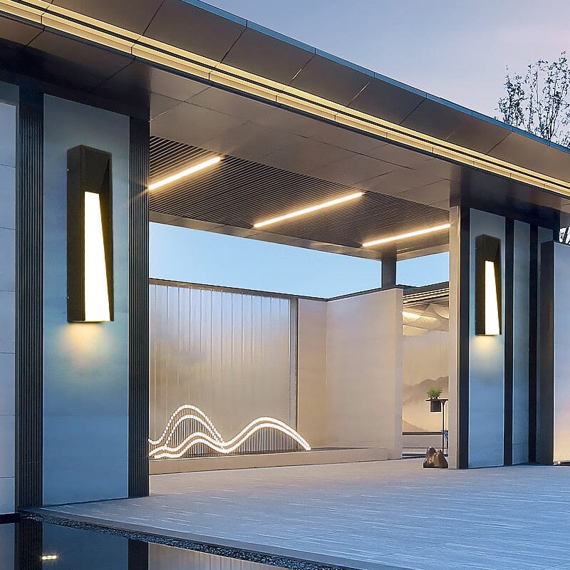 Elegant outdoor wall light