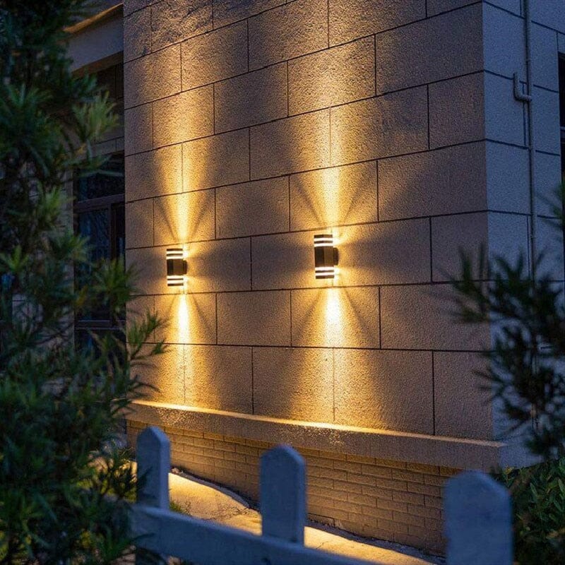 Waterproof double head outdoor wall light