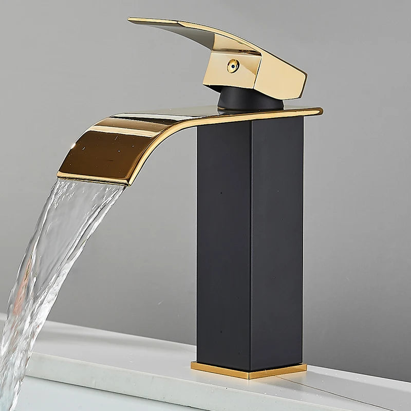 Wasserfall-Waschtischarmatur mit Ausziehbrause