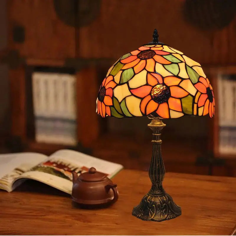 Elegante Tiffany Tischlampe – Vintage Flair & farbenfrohes Lichtspiel