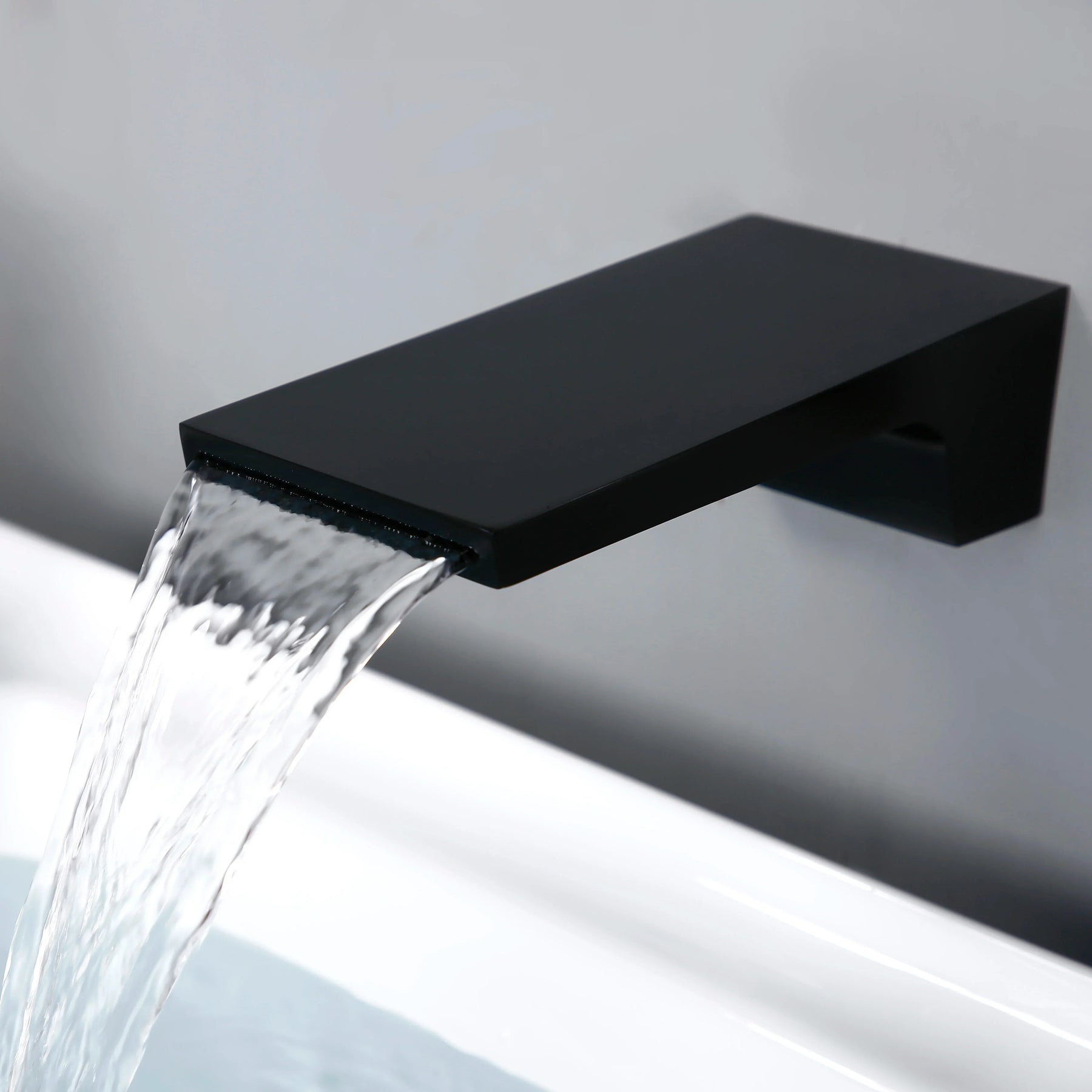 AquaFall – Modern waterfall basin mixer