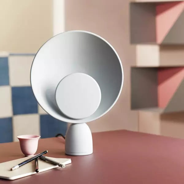 Moderne Tischleuchte, LED-Design, Nachttischlampe, Innenbeleuchtung für Zuhause, modern