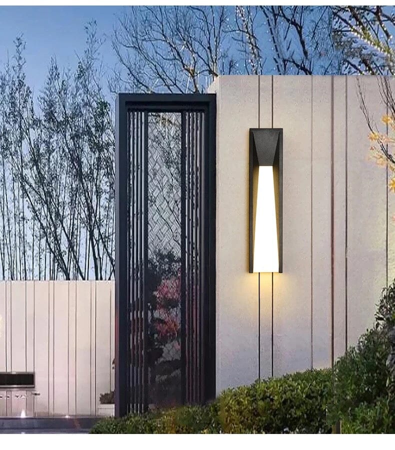 Elegant outdoor wall light