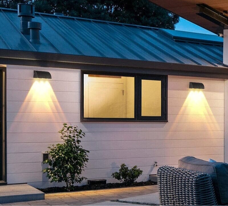 Waterproof LED outdoor wall light