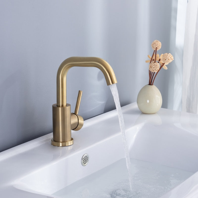Elegant brass bathroom faucet – style & function