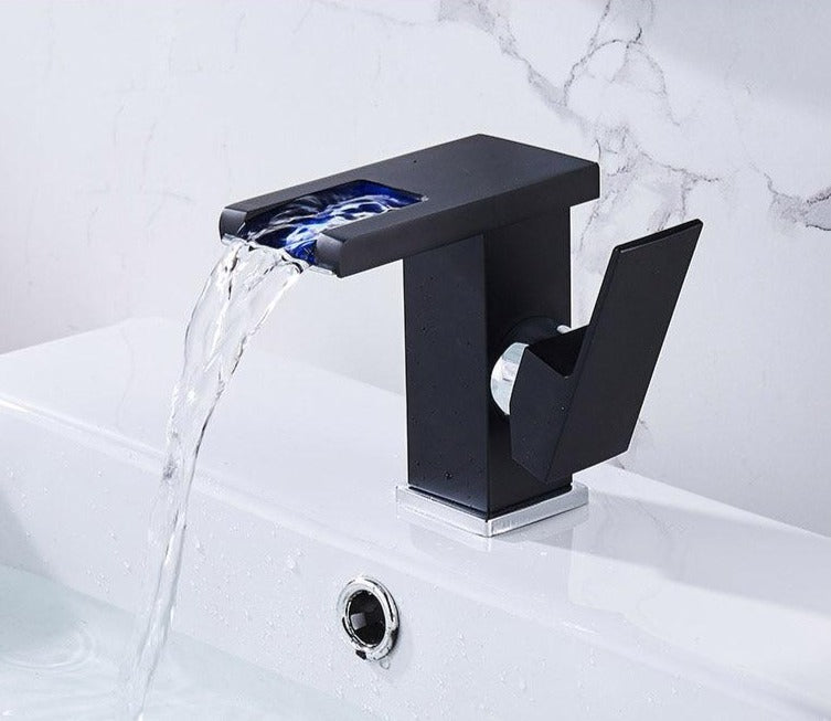 Modernes Badezimmer-Highlight – LED-Wasserhahn mit farbiger Beleuchtung-Aster Selection