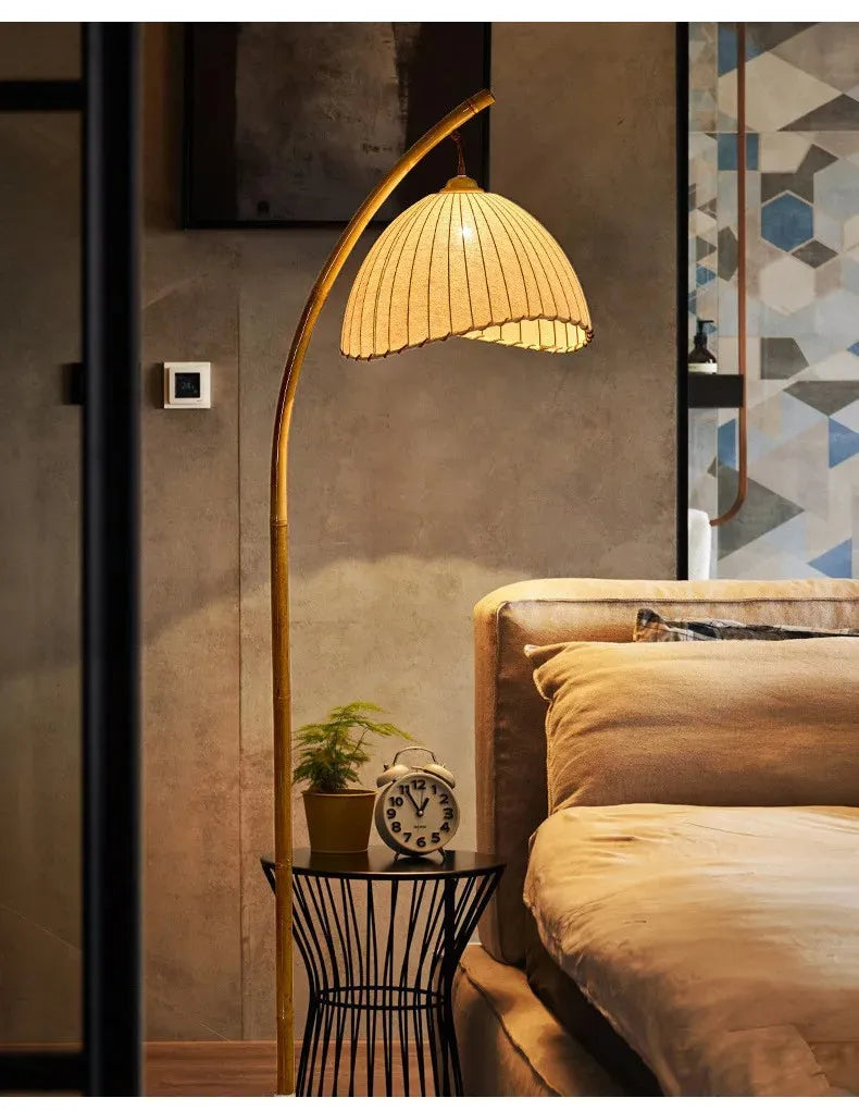 Vintage Bambus-Stehlampe – Retro-Design mit warmem Licht-Aster Selection