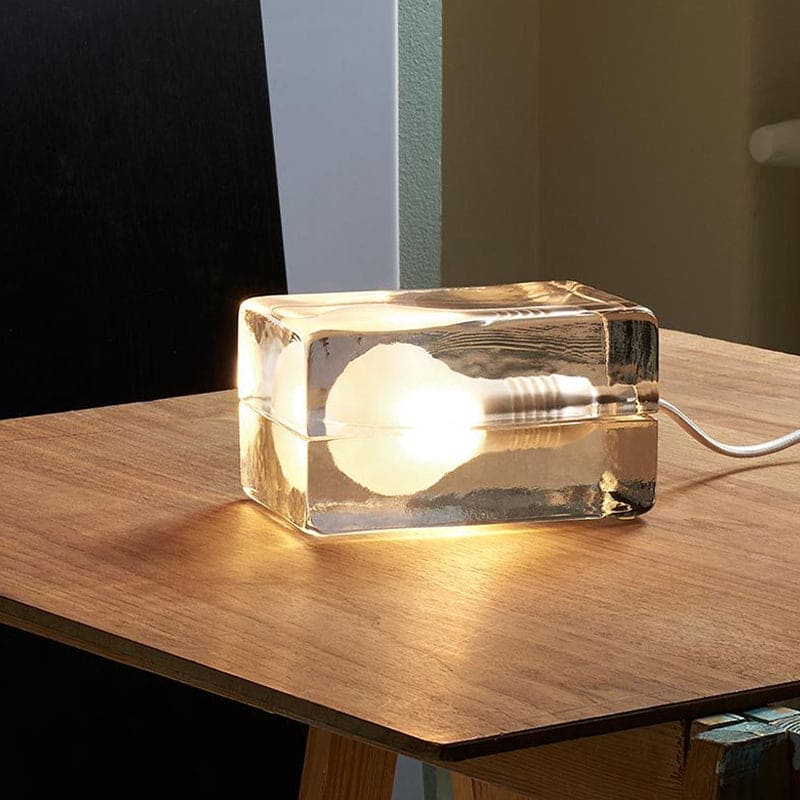 BrightCube – Minimalistische tafellamp met transparante glazen kubus