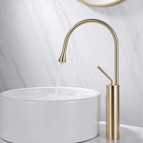 Eleganter Wasserfall-Wasserhahn im Tropfen-Design