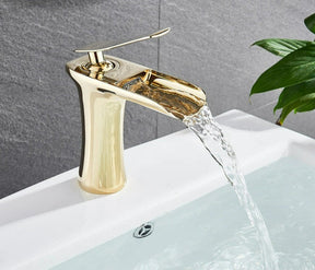 Moderne Wasserfall-Badezimmerarmatur – Stil & Eleganz