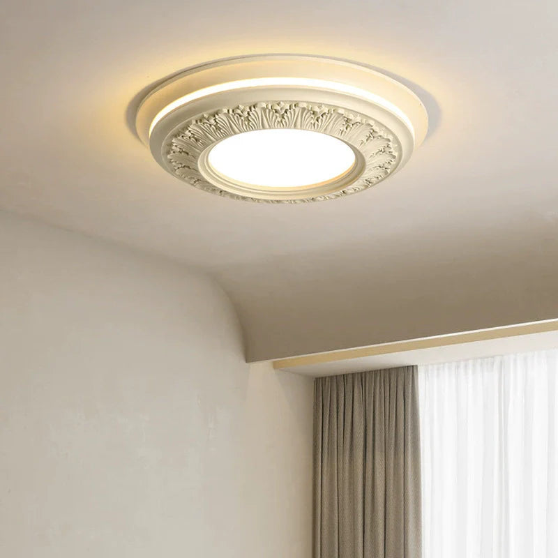 Französische Harz-Deckenleuchte geschnitzt-Aster Selection