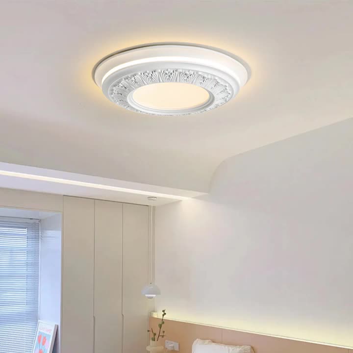 Französische Harz-Deckenleuchte geschnitzt-Aster Selection