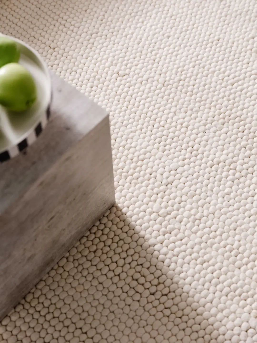 Flauschiger Teppich Wohnzimmer 200x300 aus Wolle in Beige, moderner Hochflorteppich für stilvolle Wohnräume