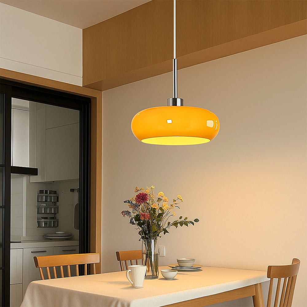 Moderne Glaspendelleuchte im Bauhaus-Design