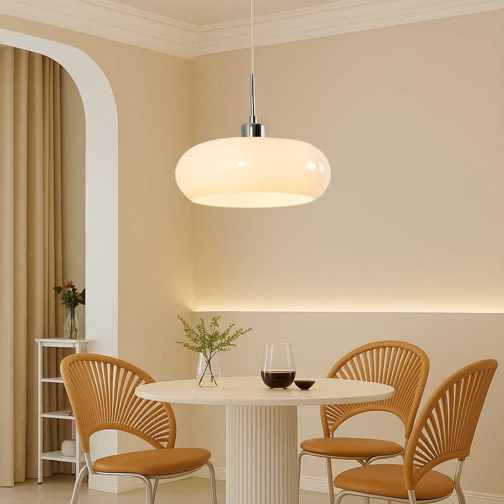 Moderne Glaspendelleuchte im Bauhaus-Design