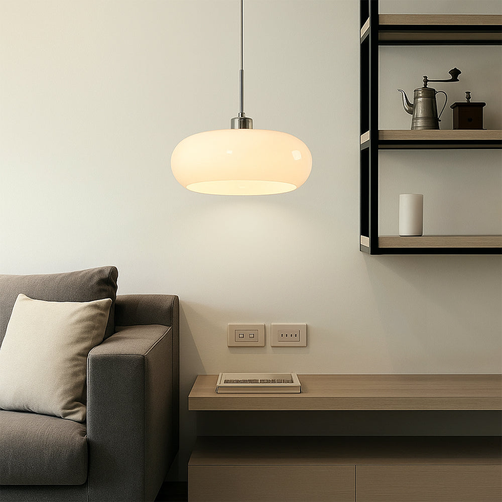 Moderne Glaspendelleuchte im Bauhaus-Design