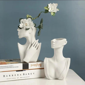 Design-Keramikvase mit stilisiertem Gesichtsmotiv