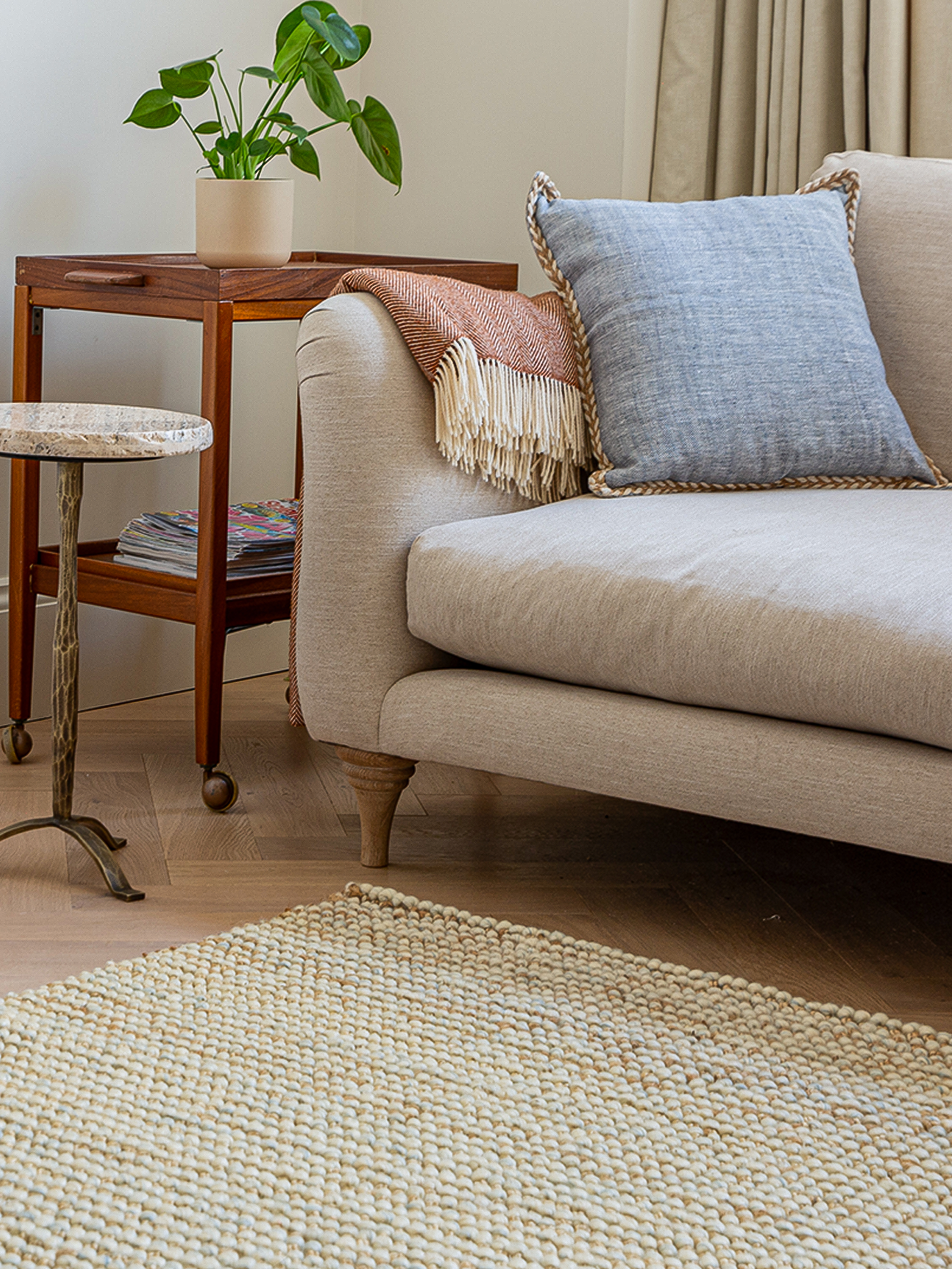 Beiger Woll-Jute Teppich