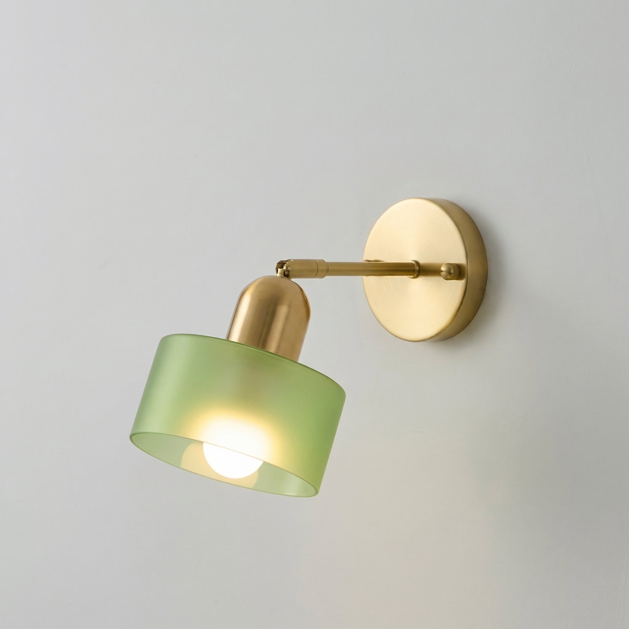 Moderne Bauhaus Wandleuchte aus farbigem Glas