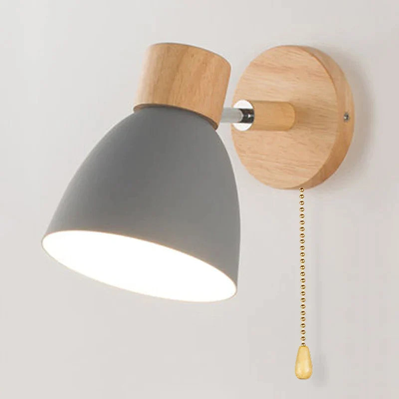 Holzerne Wandlampe