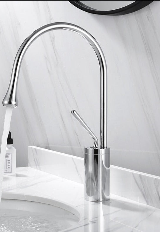 Eleganter Wasserfall-Wasserhahn im Tropfen-Design