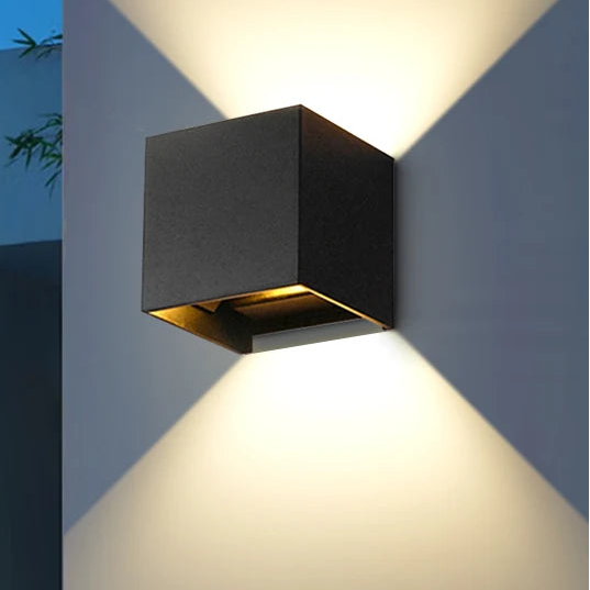 Geometrische LED-Außenwandleuchte
