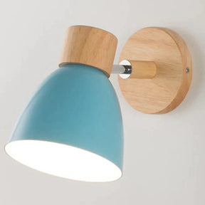 Holzerne Wandlampe