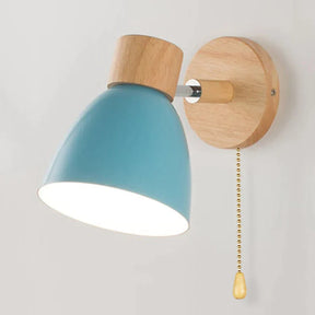 Holzerne Wandlampe