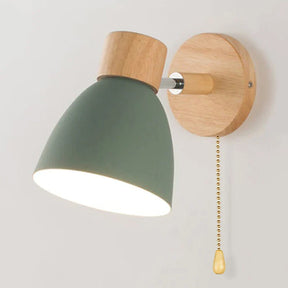 Holzerne Wandlampe