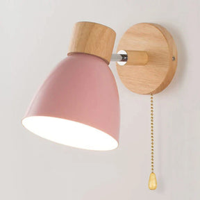 Holzerne Wandlampe