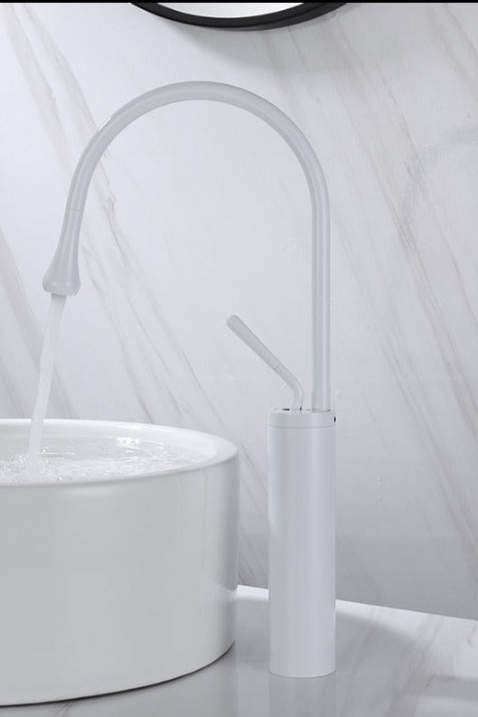 Eleganter Wasserfall-Wasserhahn im Tropfen-Design