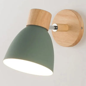 Holzerne Wandlampe