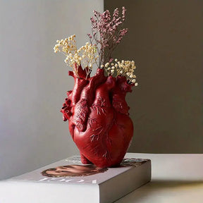 Elegant heart decorative vase 