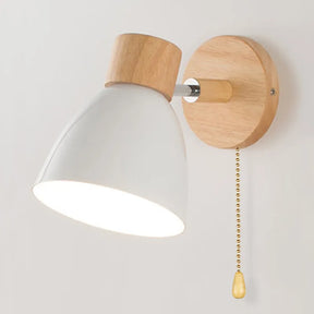 Holzerne Wandlampe