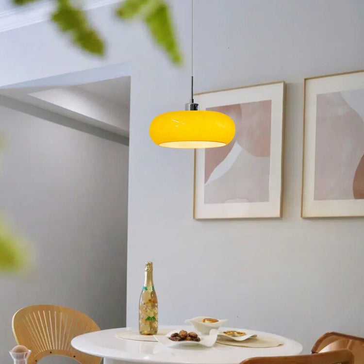 Moderne Glaspendelleuchte im Bauhaus-Design