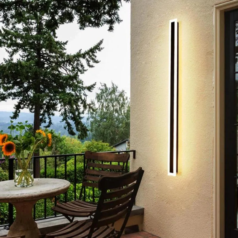 Lineare schwarze LED-Außenwandleuchte