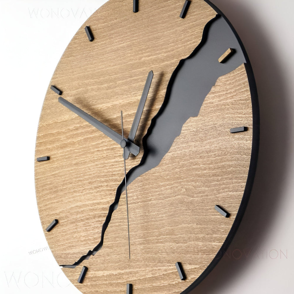 Rustikale Wanduhr aus Holz von Oakmere