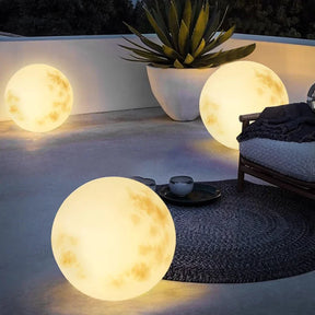 Solar garden light in moonlight design